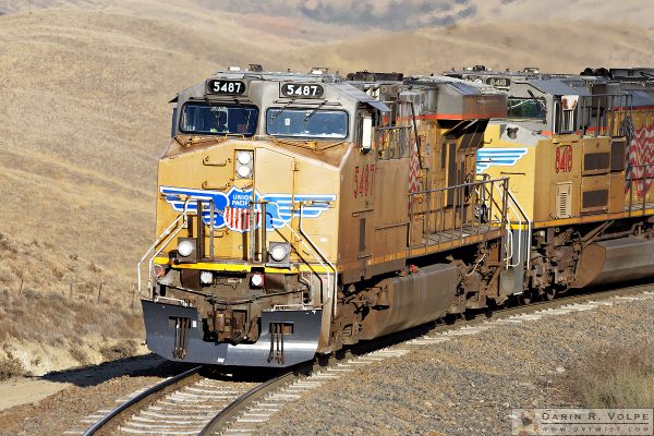 "Blue Wings" [Union Pacific AC45CTE & SD70ACe in The Tehahapi Mountains, California]