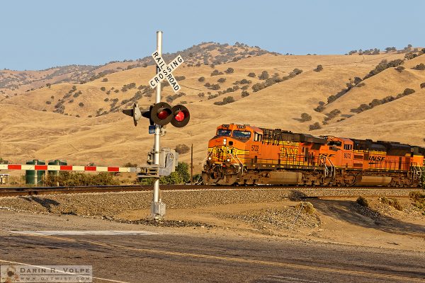 "Stop, Look, and Listen" [BNSF ES44AC and EMD SD70ACe at a Grade Crossing in Caliente, California]