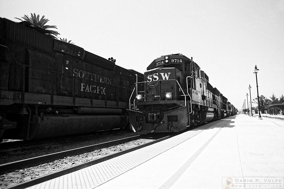 "Fallen Flags" [SSW GP60 and SP SD40T-2 Locomotives in San Luis Obispo, California]
